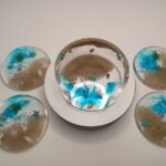 Untersetzer aus Epoxidharz mit Stranddeko