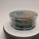 Untersetzer aus Epoxidharz mit Stranddeko